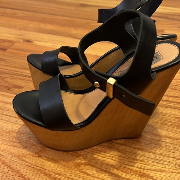 Step into style with these striking Steve Madden black wood wedges. - Picture 2 of 5